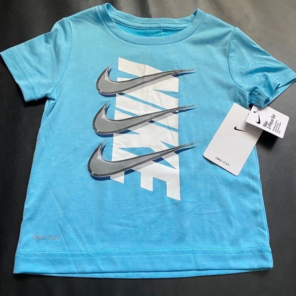 NWT Nike Athletic Set Boys Size 3T - Picture 2 of 3